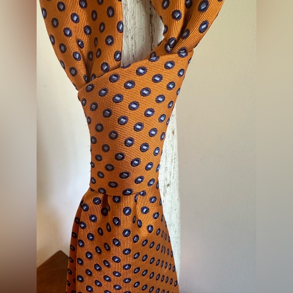 CHAPS Ralph Lauren Silk Tie. Orange with blue dot. Great condition! $12 - Picture 5 of 5
